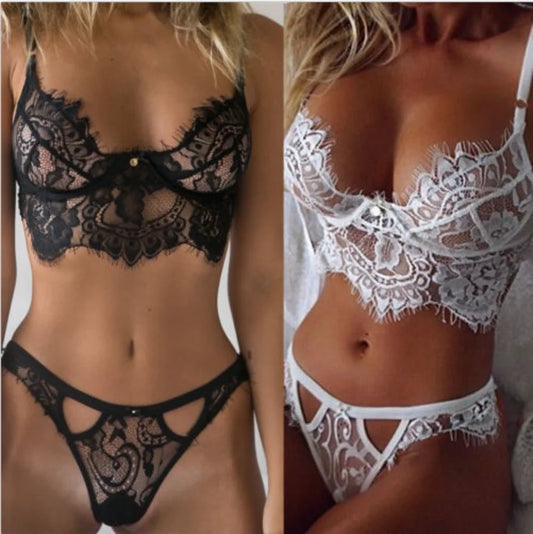 Sexual Stunning Elegant Lace Bra and Panty Set. 